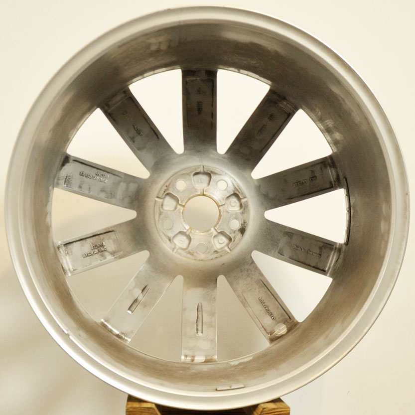Внутренняя центральная часть диска Bentley перед полировкой