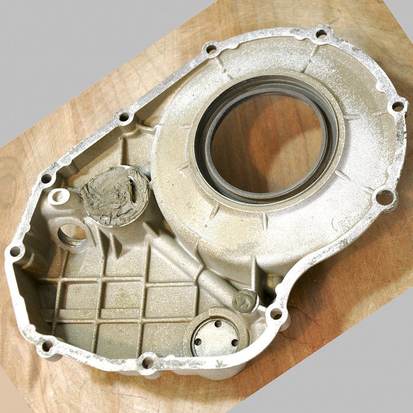 Внутренняя часть крышки двигателя Ducati до покраски