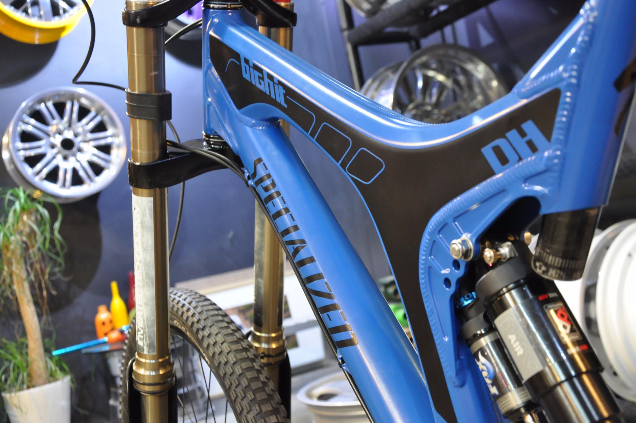 Велосипедная рама Specialized BigHit в 2 цвета порошком