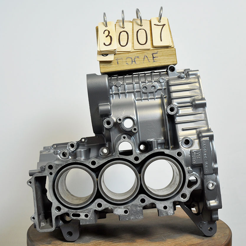 Двигатель KTM после порошковой покраски в тёмно-серый металлик