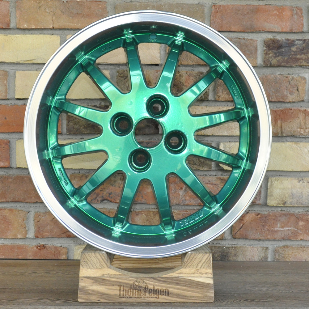 Образцы зеркально-полированных дисков, покрытых цветным лаком "Candy"