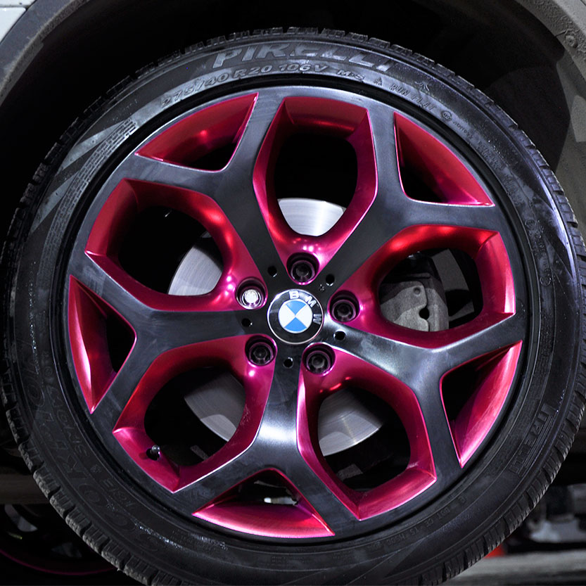 Установленный диск BMW после покраски