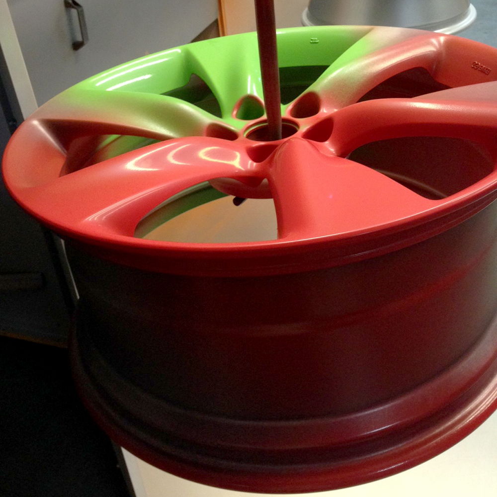 Диск  "Infiniti" покрашенный в разные цвета