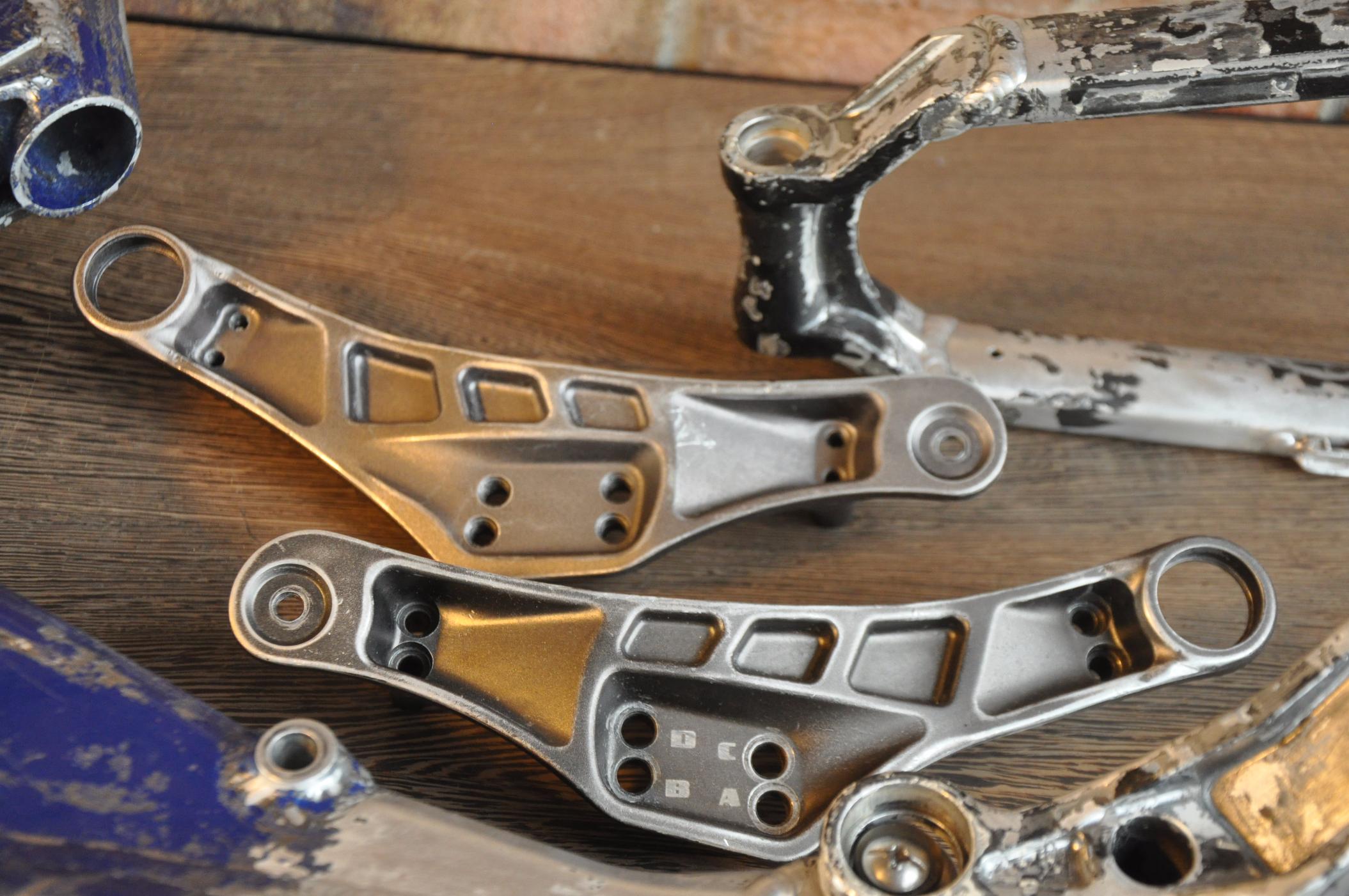 Велосипедная рама Specialized BigHit в 2 цвета порошком