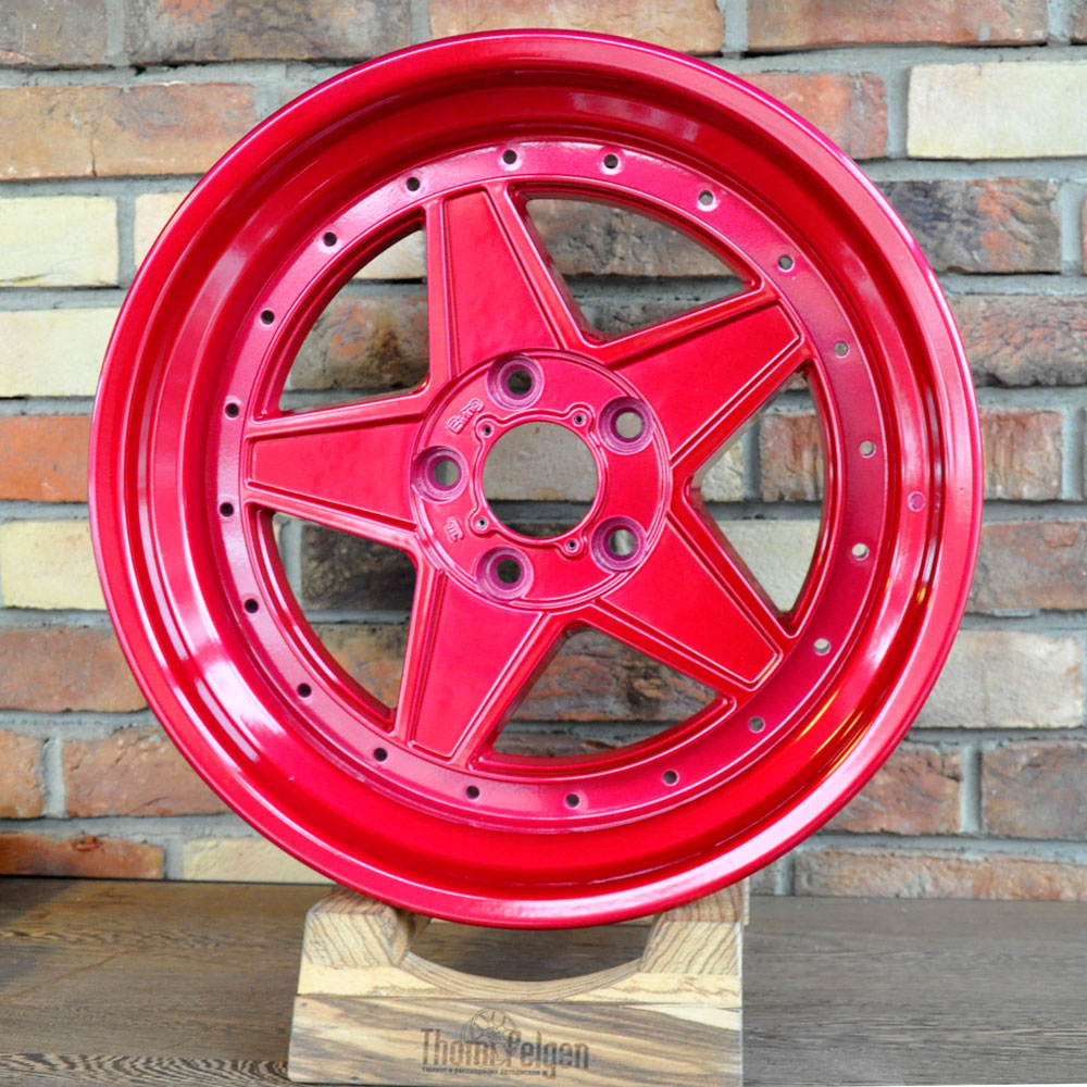 Покраска дисков WORK R17 в красный кэнди на подложку бриллиантового цвета.