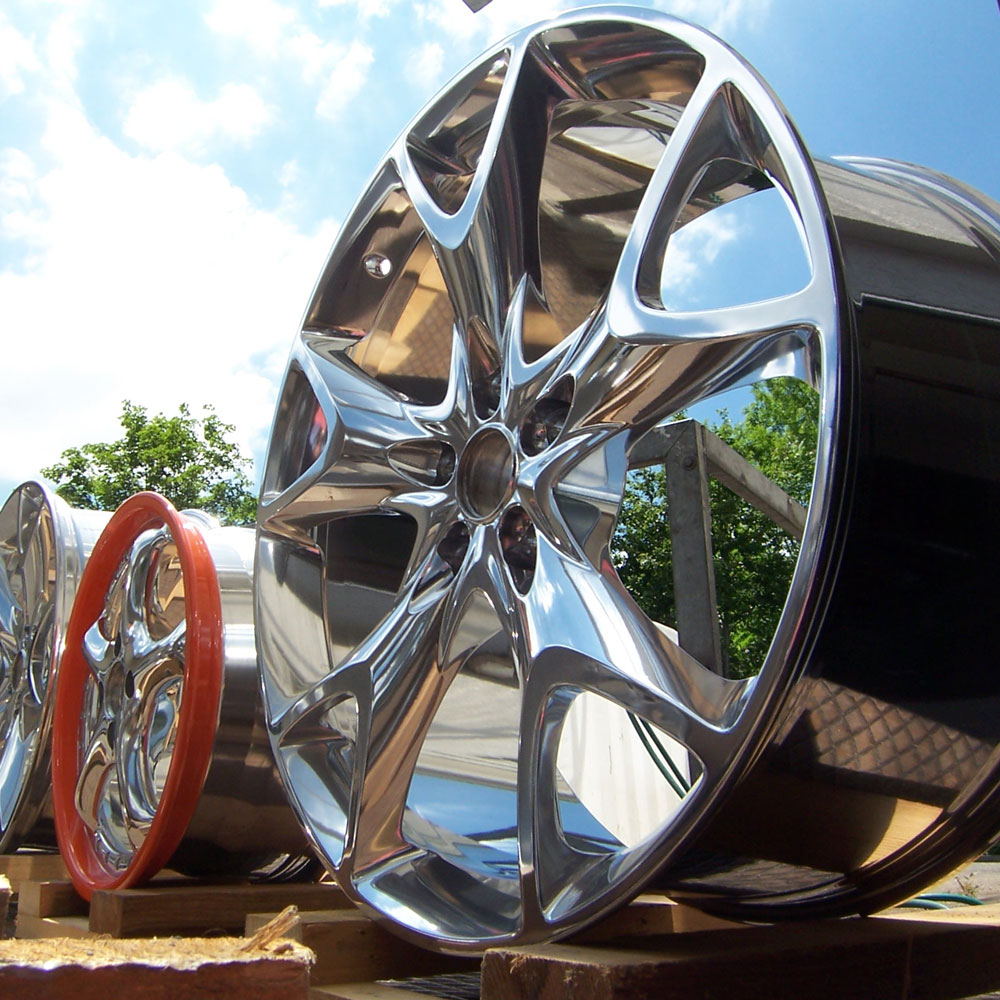 Пример зеркальной полировки вместе с покраской отдельных элементов диска