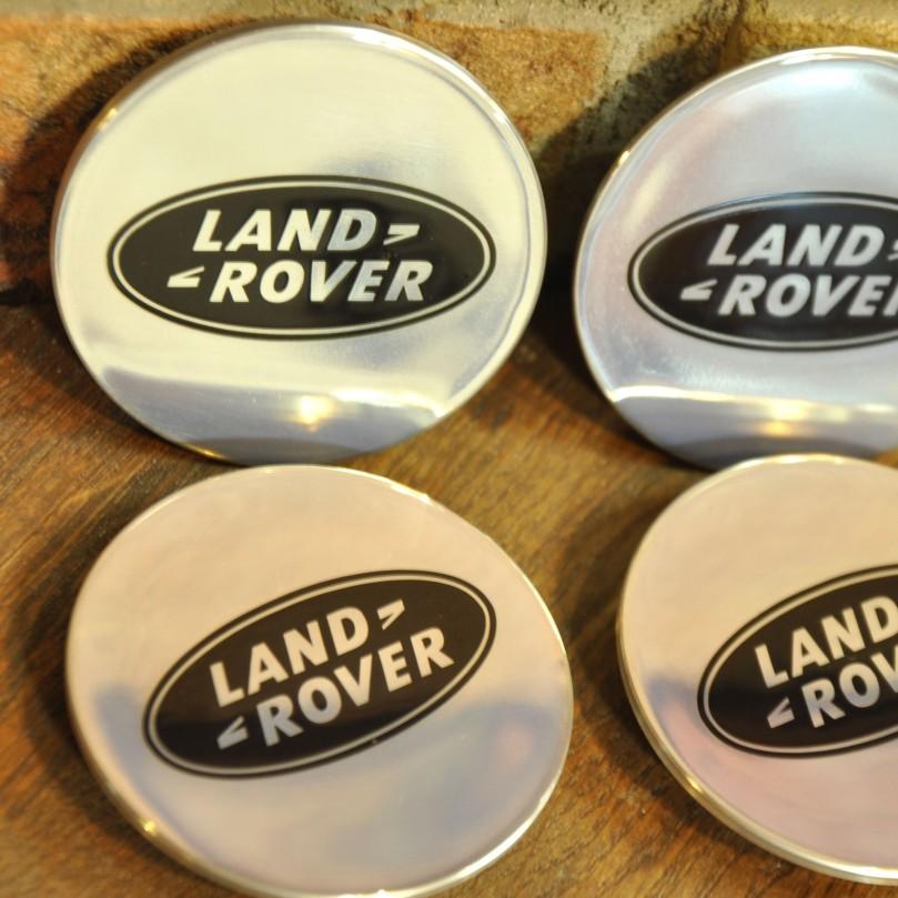 Изготовленные из алюминия колпачки для литых дисков Land Rover, с логотипом, после нанесения порошкового лака.