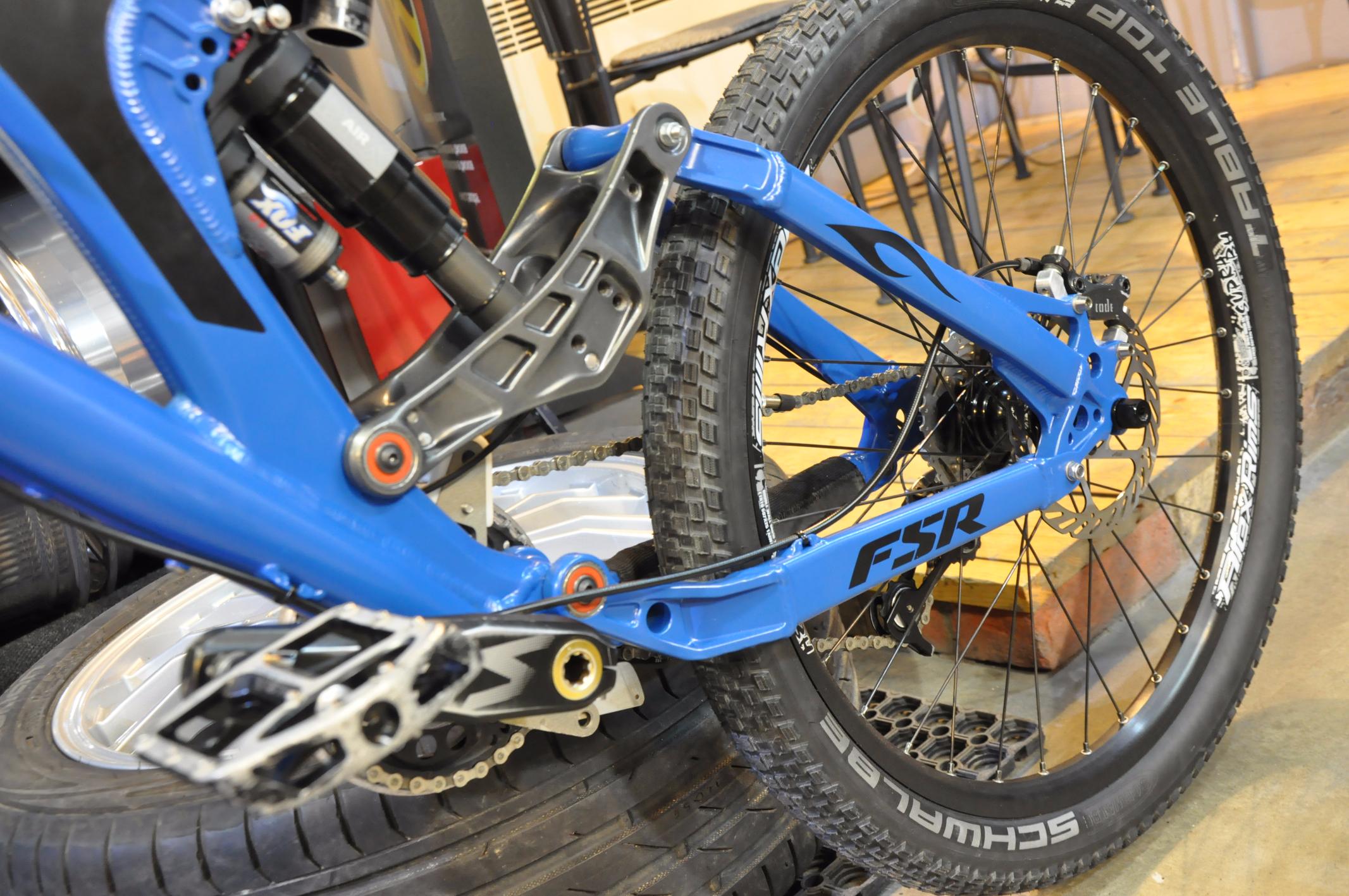 Велосипедная рама Specialized BigHit в 2 цвета порошком