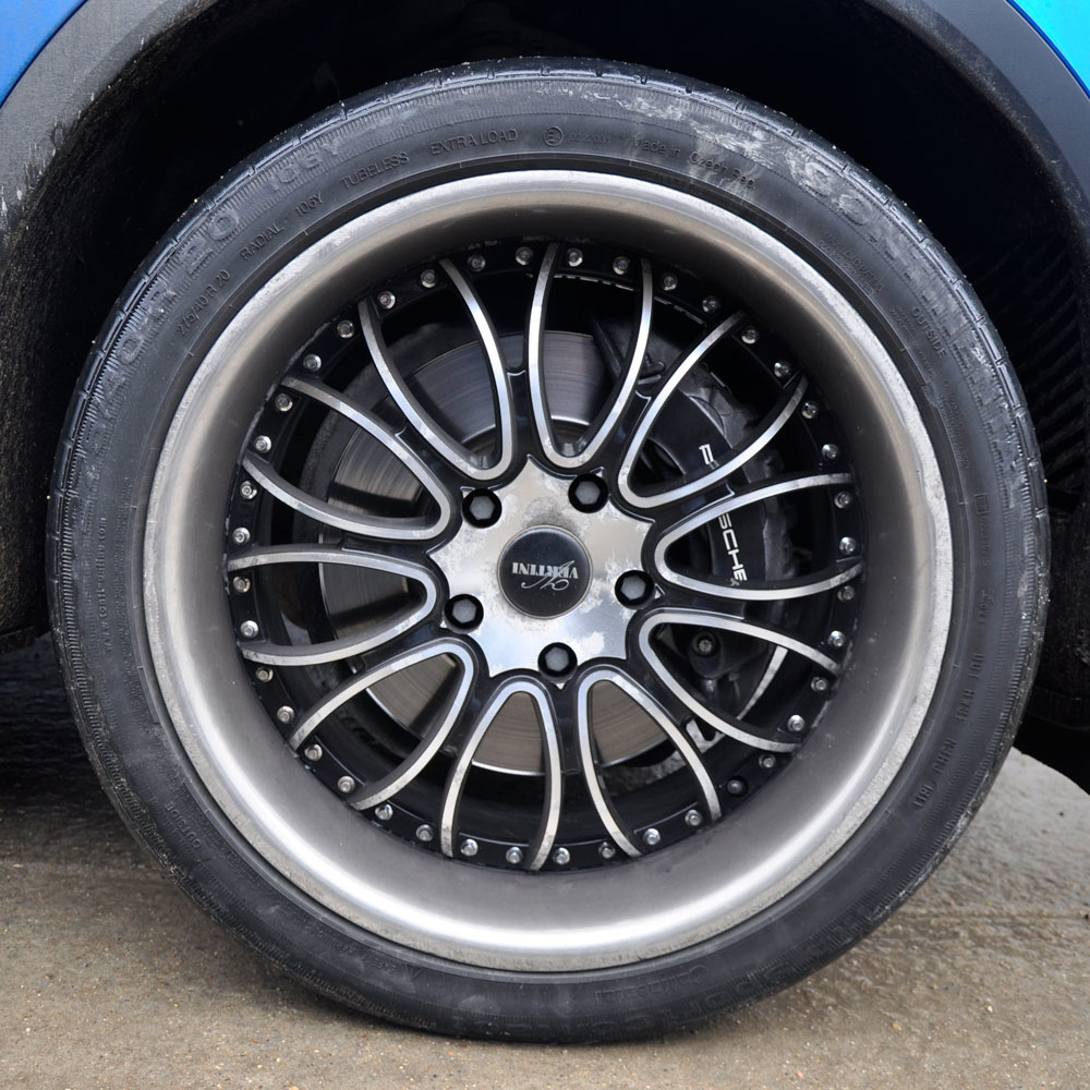 Покраска порошковая дисков от Porsche Cayenne в стандартный кэнди и черный глянец.