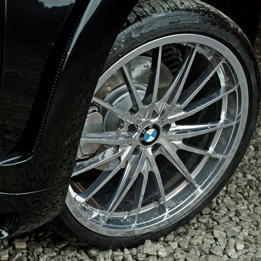 Профессиональная фотосессия BMW X6 на полированных дисках
