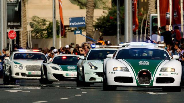 Bugatti-Veyron-police-cars-sports-cars-36816996-640-360.jpg