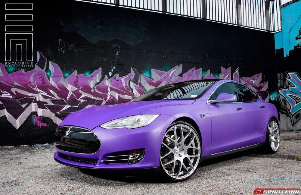 Ярко-фиолетовая Tesla Model S на дисках от Avant Garde