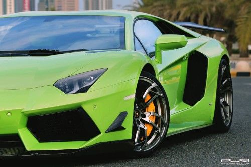 Lamborghini Aventador цвета Verde Ithaca