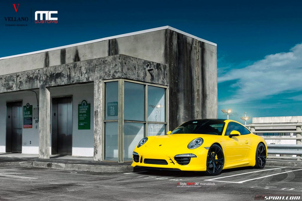 Желтый Porsche 991 Carrera