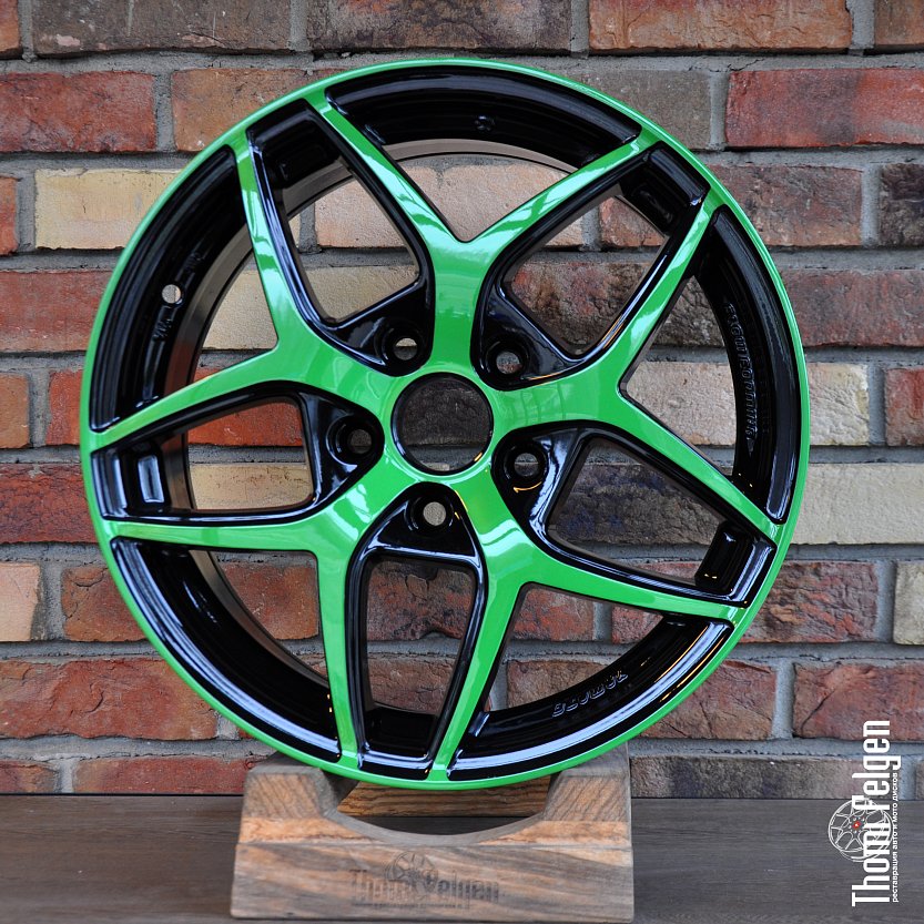 Черно- зеленые диски для Skoda Yeti