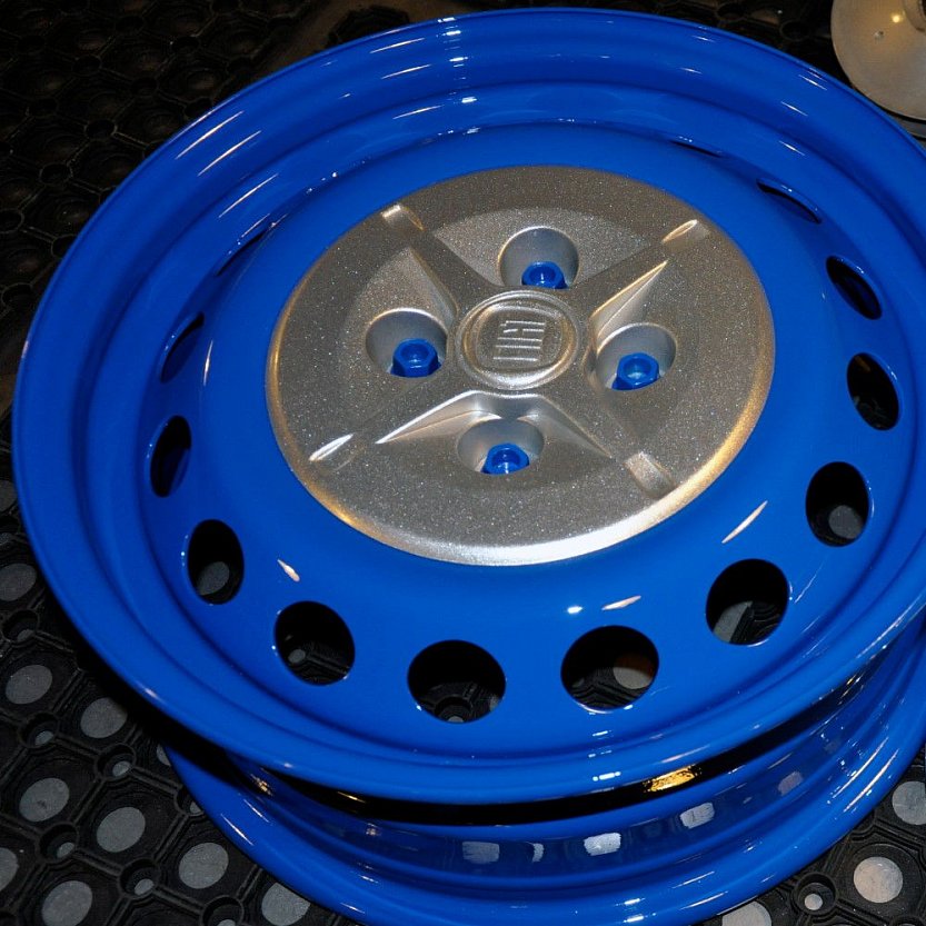Окрашивание дисков Fiat в синий цвет