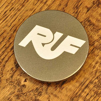 Изготовление и покраска колпачков для дисков Porsche R18 с нанесением логотипа