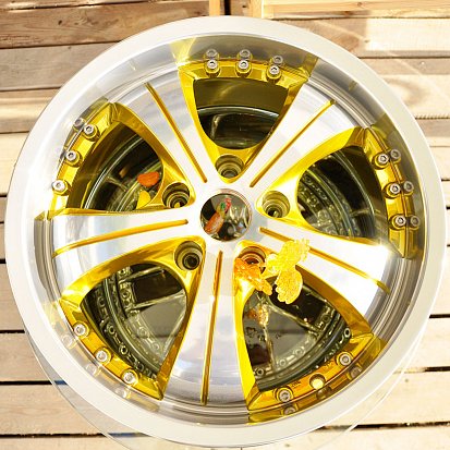 Зеркальная полировка дисков R17 от Audi и покраска в фирменный жёлтый Candy