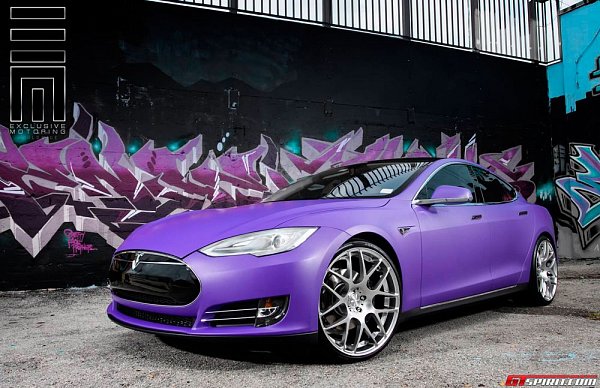 Пурпурная Tesla Model S