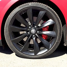 Покраска дисков Tesla в черный матовый цвет.
