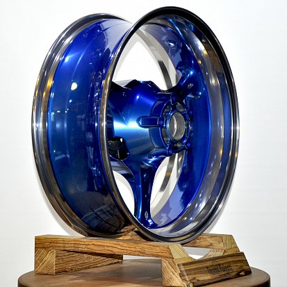 Образцы зеркально-полированных дисков, покрытых цветным лаком "Candy"