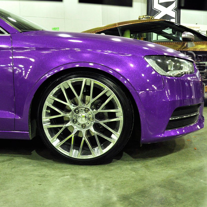 Сверкающие диски Момо на пурпурном Audi! 