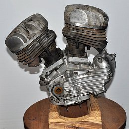 Зеркальная полировка двигателя от Harley-Davidson 1942 года