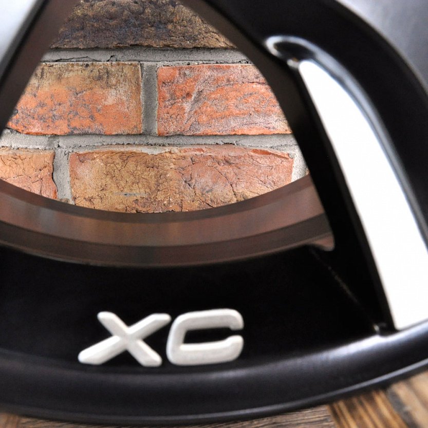 Фрагмент диска Volvo XC, после порошковой покраски в черный цвет и серый металлик