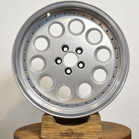 Зеркальная полировка полки и порошковая покраска в заводской цвет дисков Zender R17