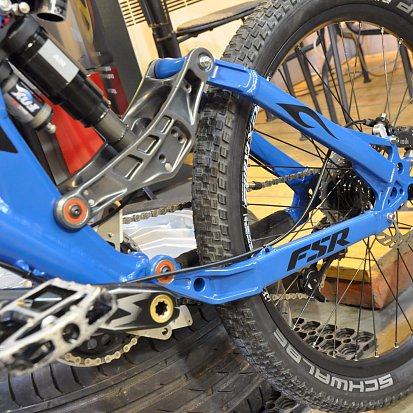 Велосипедная рама Specialized BigHit в 2 цвета порошком