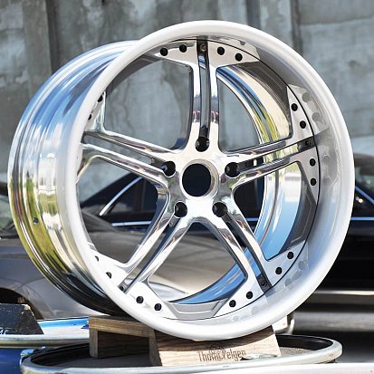 Покраска в тёмно-серый и заводской с полировкой трёхсоставных дисков R20 от Porsche