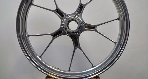 Зеркальная полировка дисков от мотоцикла Ducati