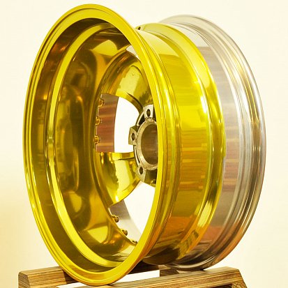 Зеркальная полировка дисков R17 от Audi и покраска в фирменный жёлтый Candy