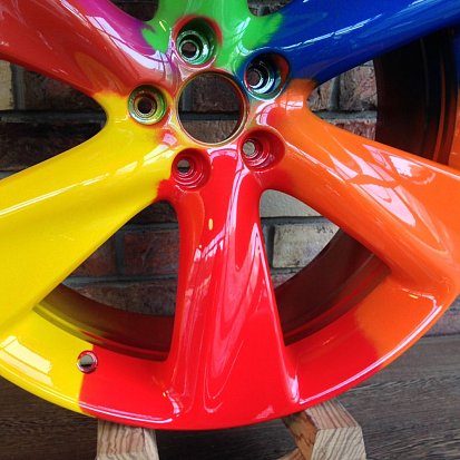 Диск  "Infiniti" покрашенный в разные цвета