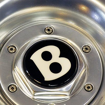 Изготовление и полировка с покраской колпачков для Bentley