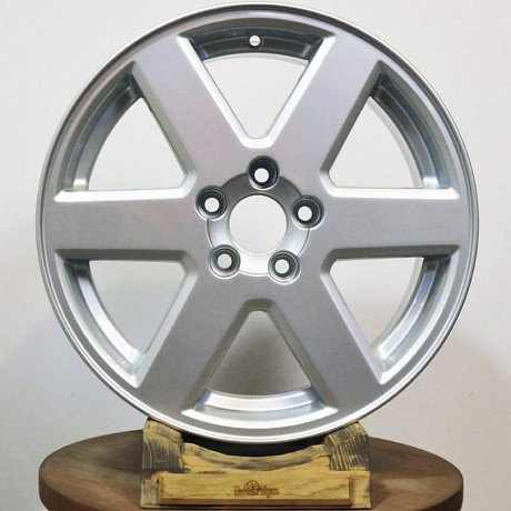 Покраска дисков Volvo R17 от XC90 в заводской глянец