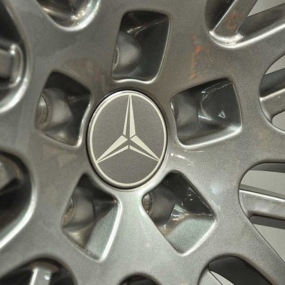 Изготовление и покраска колпачков для дисков Mercedes в тёмно-серый с серебристым логотипом