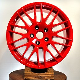 Покраска дисков от Porsche Cayenne в красный цвет.
