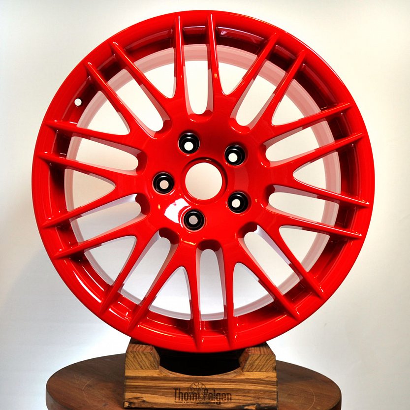 Порошковая покраска диска Porsche в красный цвет.