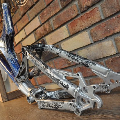 Велосипедная рама Specialized BigHit в 2 цвета порошком