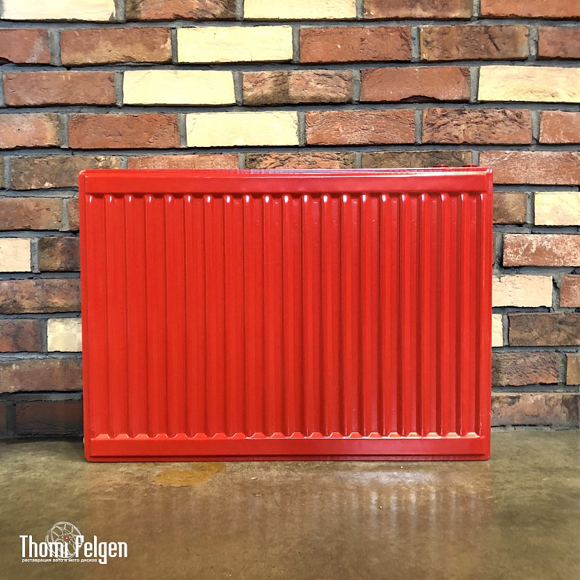 Покраска панельных радиаторов Kermi в красный цвет