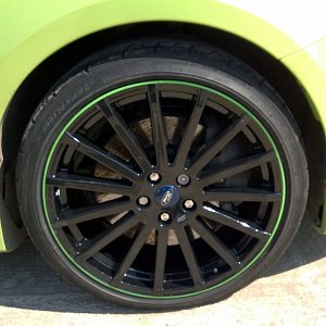Черные  диски с зеленым кантом для Ford