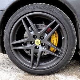 Покраска дисков Ferrari в серый металлик