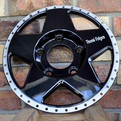 Полировка полки и покраска центров в черный глянец с нанесением логотипа.