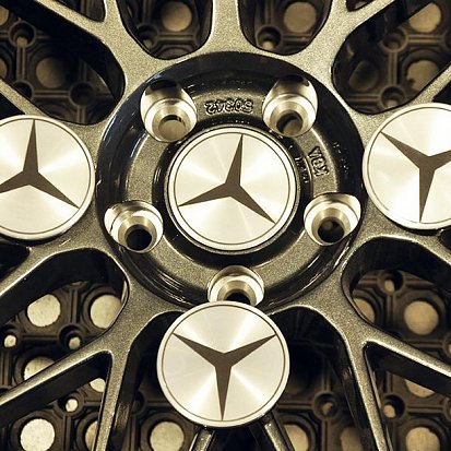 Изготовление колпачков и нанесение логотипа Mercedes
