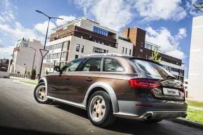 Наша фирменная Audi A4 Allroad вновь попала под объектив фотокамеры Наша фирменная Audi A4 Allroad вновь попала под объектив фотокамеры