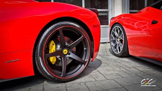 Близняшки Ferrari 458 Italia на дисках от ателье CEC
