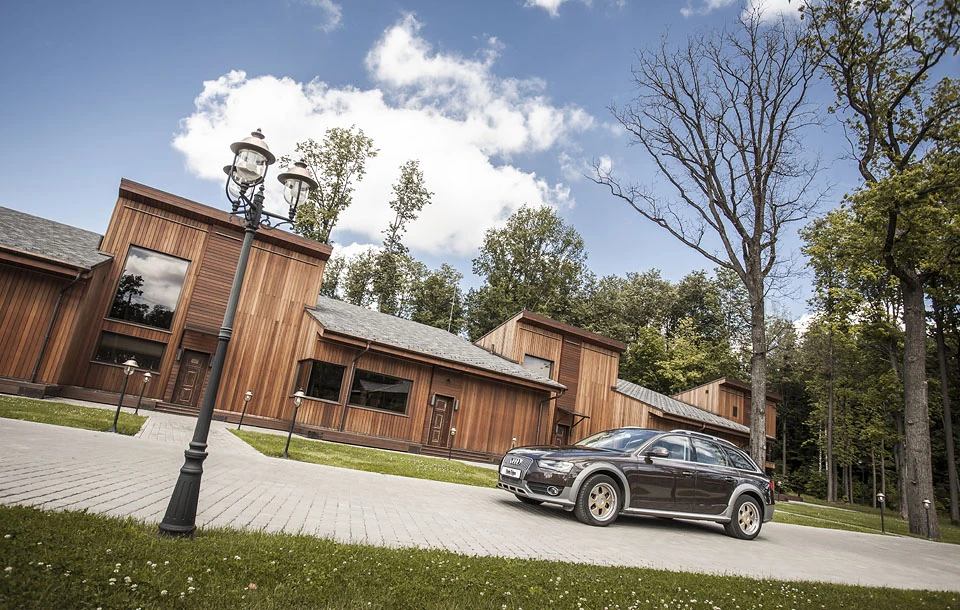 Фотосет Audi A4 Allroad Thomi Felgen На территории комплекса "Отрада" можно фотографировать почти с любого ракурса и получать красивую картинку. На территории комплекса "Отрада" можно фотографировать почти с любого ракурса и получать красивую картинку.