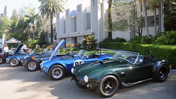 Что вы, вероятно, не знаете о Shelby Daytona Coupe. Что вы, вероятно, не знаете о Shelby Daytona Coupe.