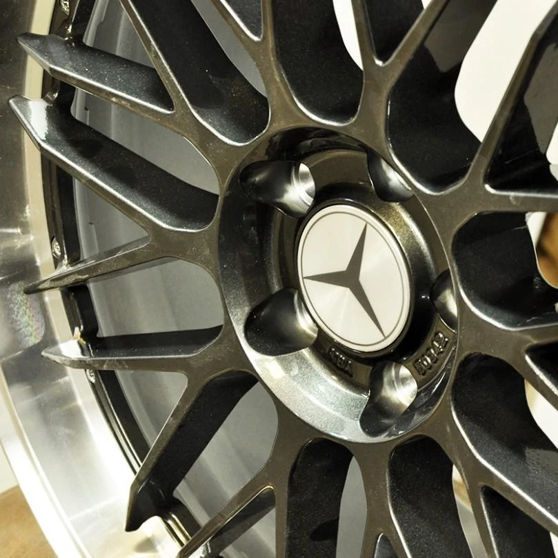 Изготовление колпачков и нанесение логотипа Mercedes